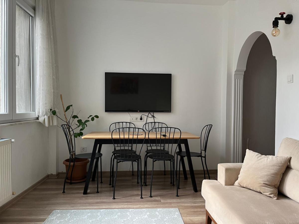 Centrally Located, 2+1 House In Taksim, Cihangir Appartement Istanboel Buitenkant foto