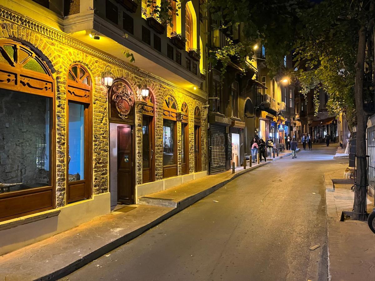Centrally Located, 2+1 House In Taksim, Cihangir Appartement Istanboel Buitenkant foto