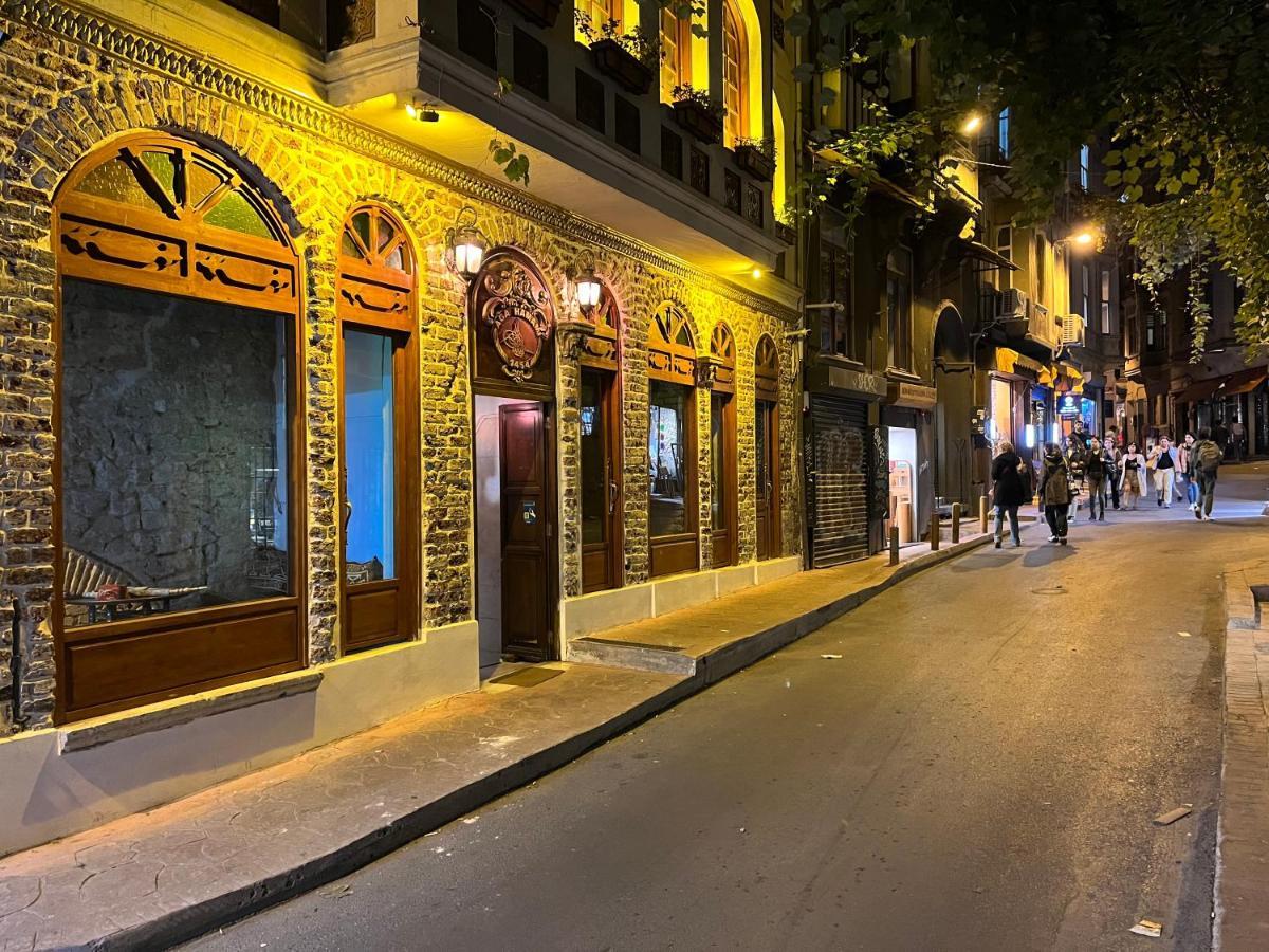 Centrally Located, 2+1 House In Taksim, Cihangir Appartement Istanboel Buitenkant foto