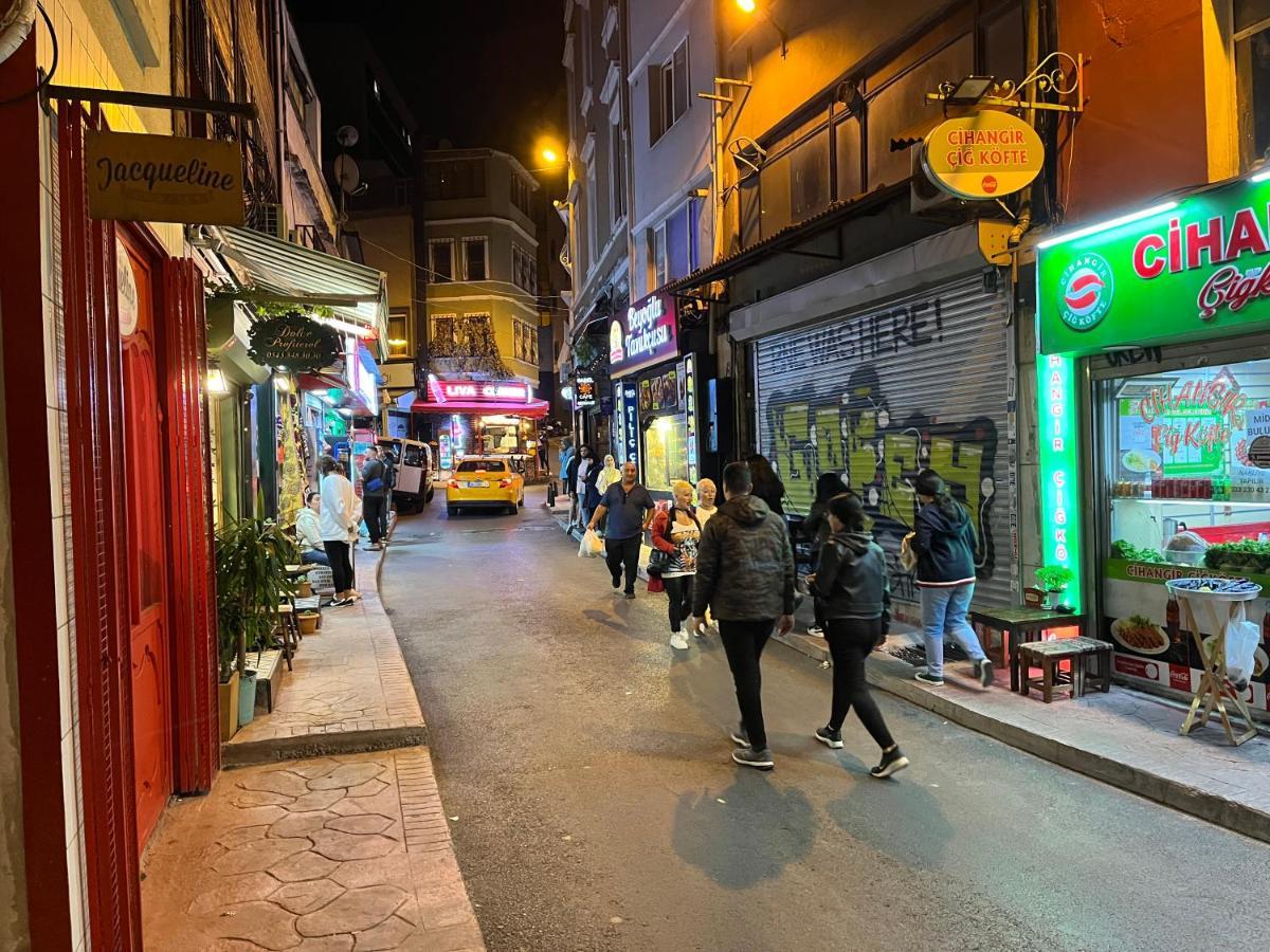 Centrally Located, 2+1 House In Taksim, Cihangir Appartement Istanboel Buitenkant foto