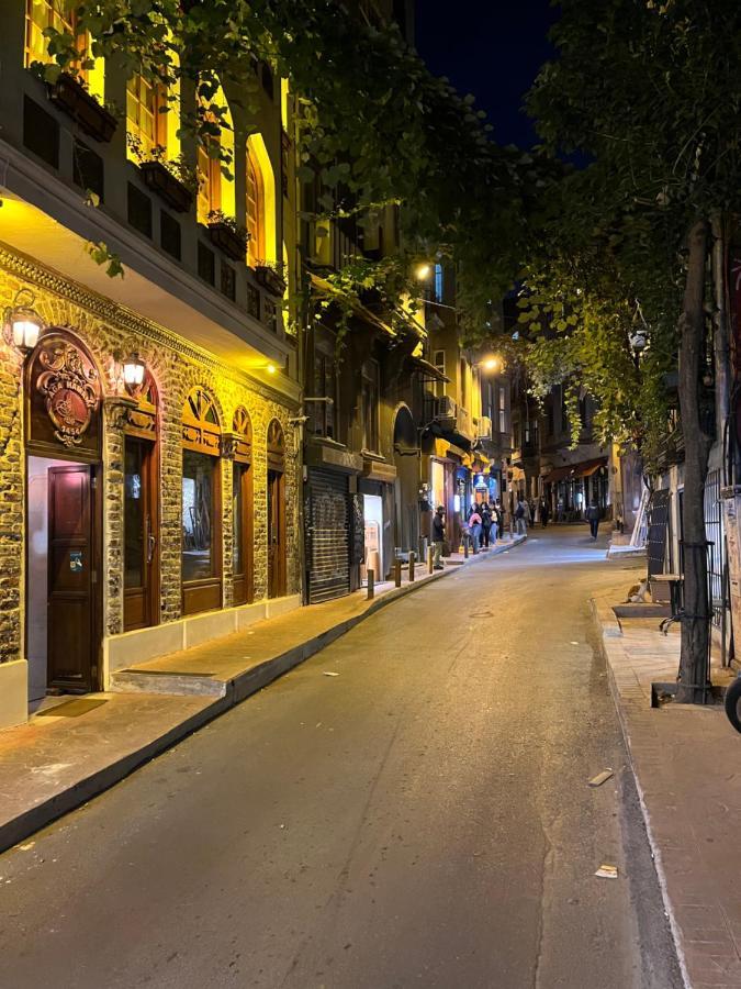 Centrally Located, 2+1 House In Taksim, Cihangir Appartement Istanboel Buitenkant foto
