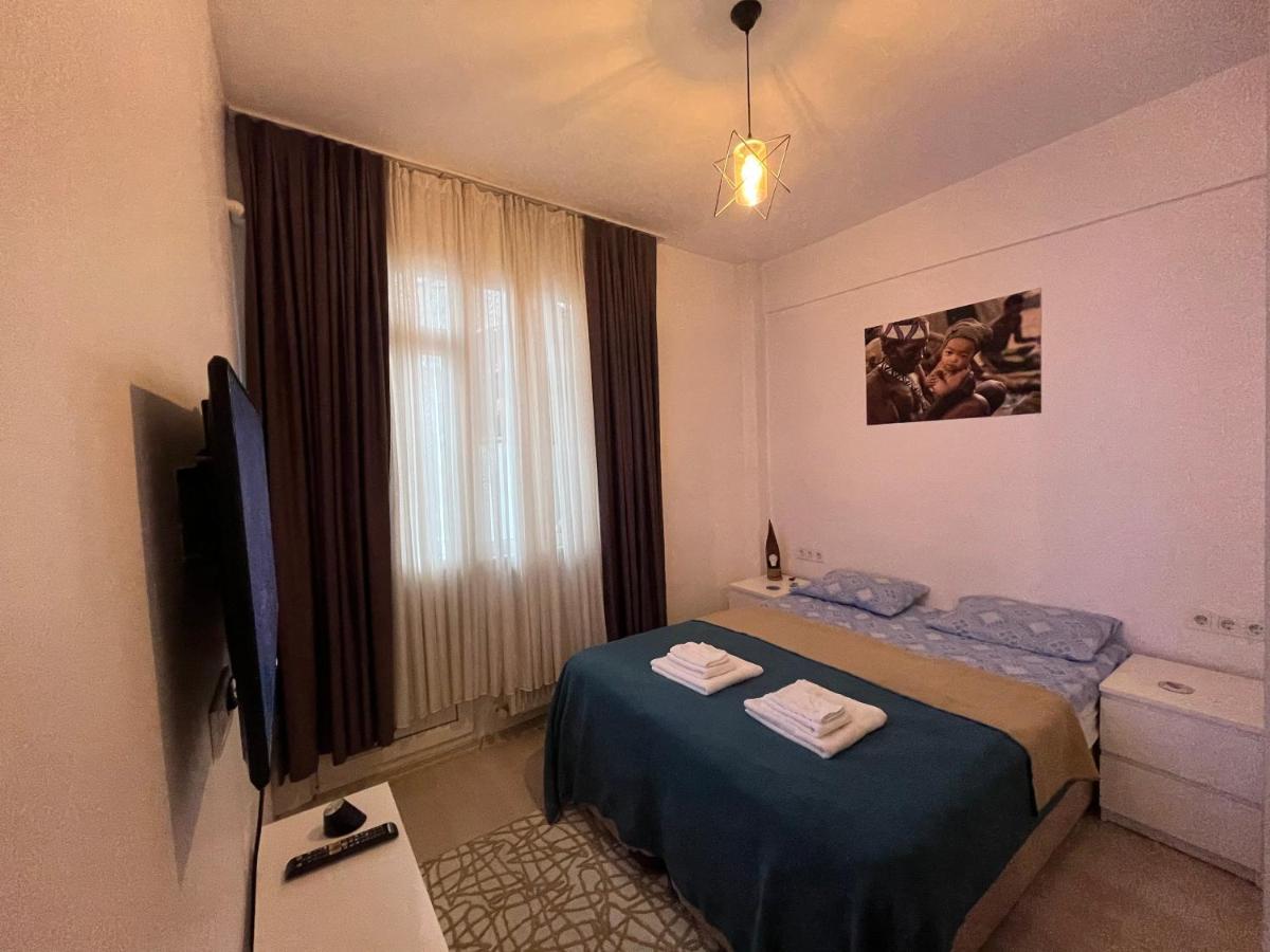 Centrally Located, 2+1 House In Taksim, Cihangir Appartement Istanboel Buitenkant foto