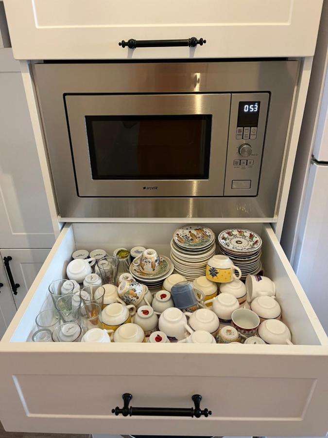 Centrally Located, 2+1 House In Taksim, Cihangir Appartement Istanboel Buitenkant foto