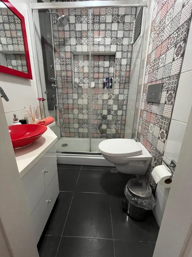 Centrally Located, 2+1 House In Taksim, Cihangir Appartement Istanboel Buitenkant foto