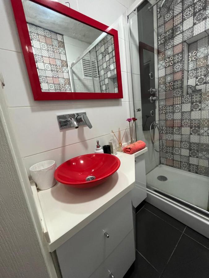 Centrally Located, 2+1 House In Taksim, Cihangir Appartement Istanboel Buitenkant foto