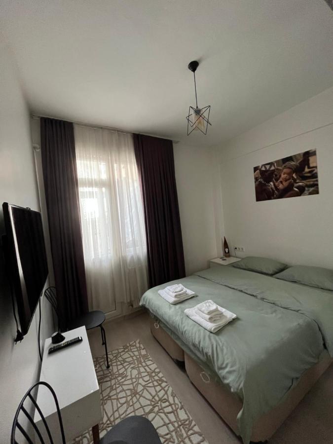 Centrally Located, 2+1 House In Taksim, Cihangir Appartement Istanboel Buitenkant foto